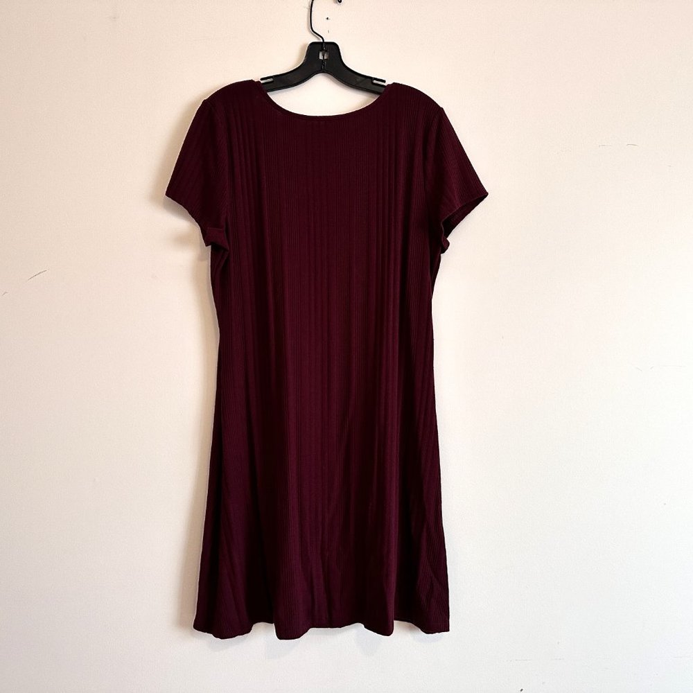 Short Sleeve Dress with Button Detail in Burgundy - Picture 3 of 4